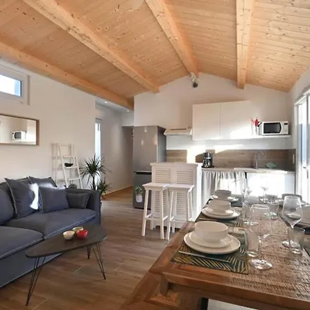 Spacious House With Terrace And Jacuzzi Дом отдыха
