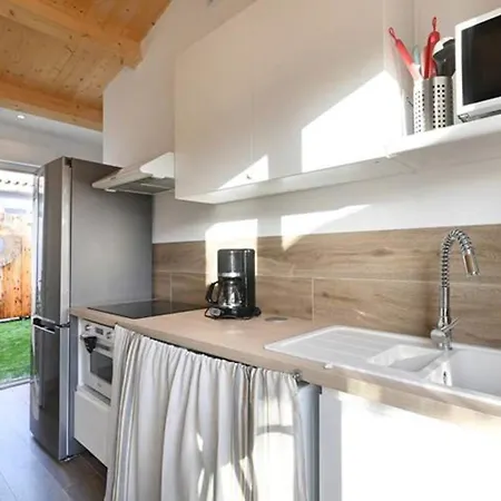 Spacious House With Terrace And Jacuzzi Дом отдыха Ла-Куард-сюр-Мер
